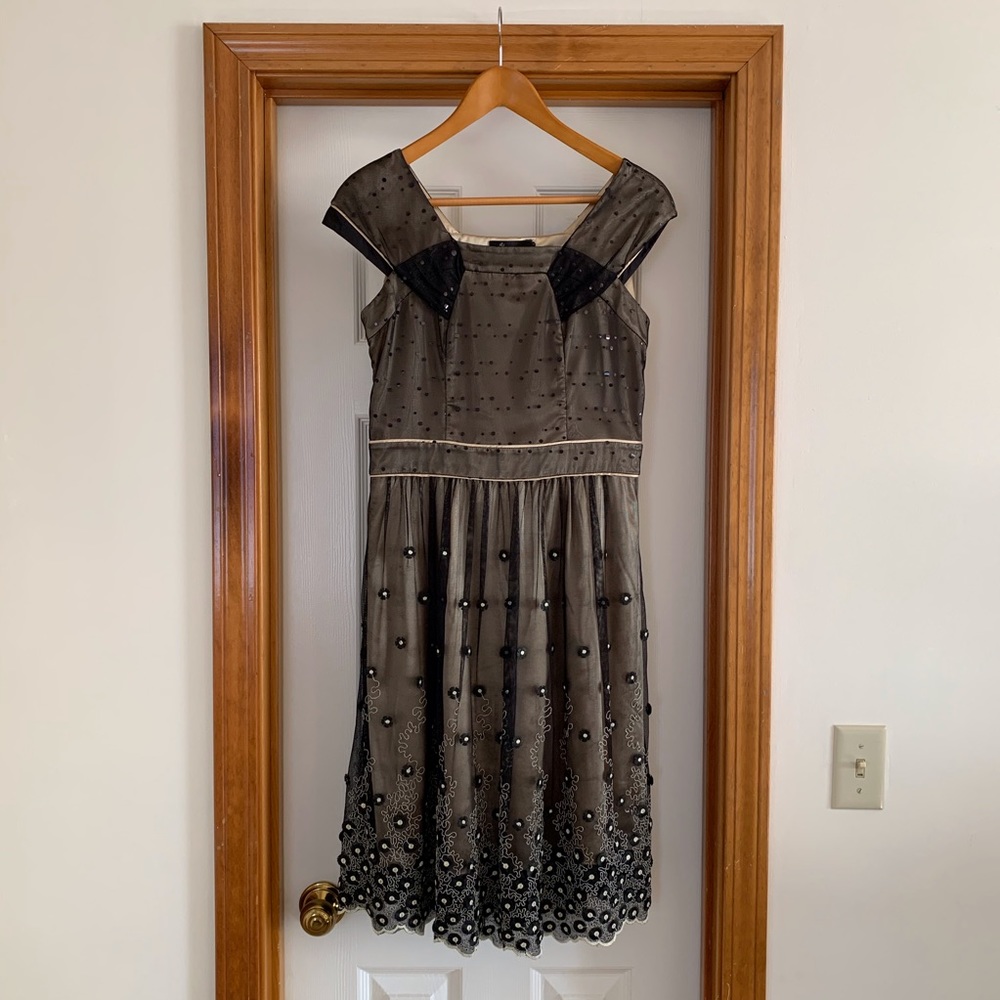 Mesh cocktail dress with floral details sz S/M